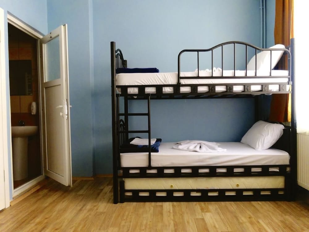 Shared Dormitory, Women only photo 2