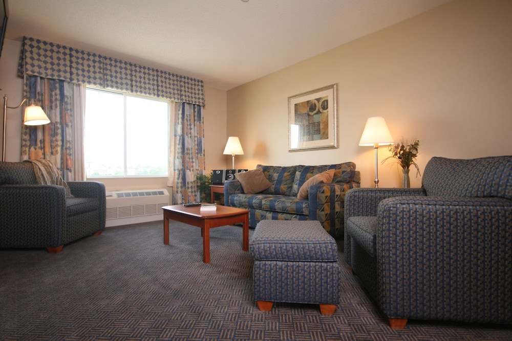 Suite, 1 King Bed, Jetted Tub - Photo 10