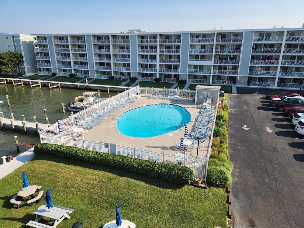 Condo, 2 Bedrooms