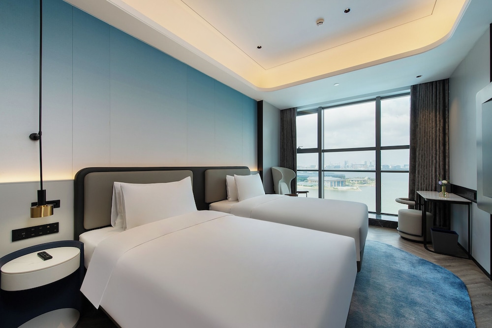 Deluxe Room, Multiple Beds, Lake View