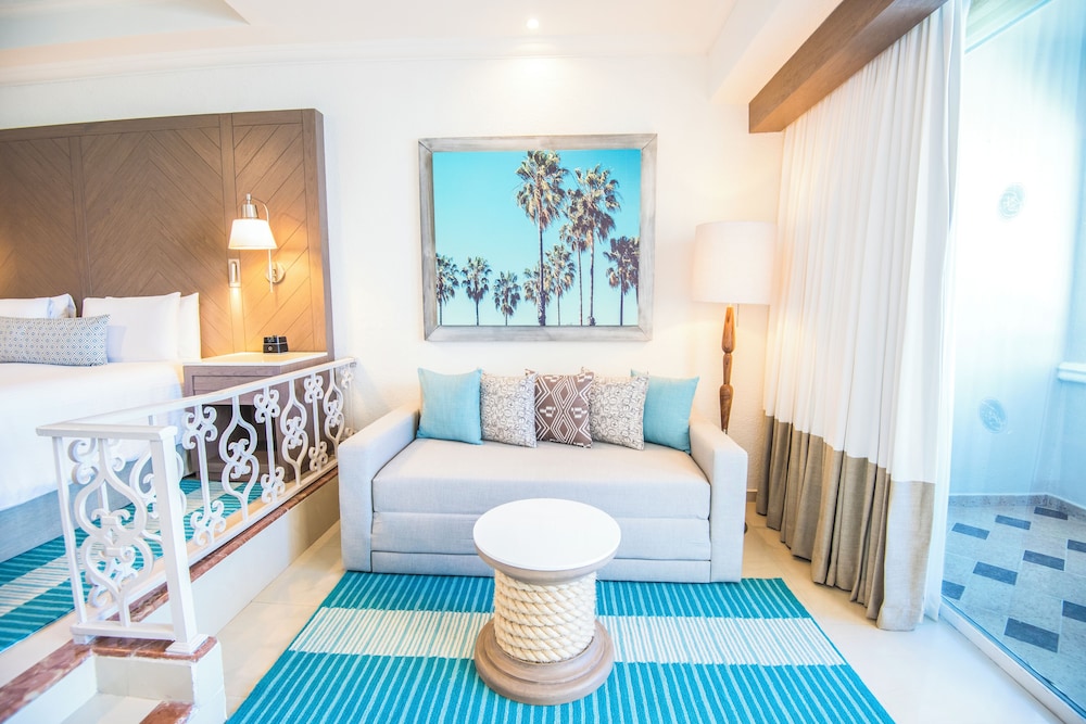 Junior Suite Ocean Front King photo 2