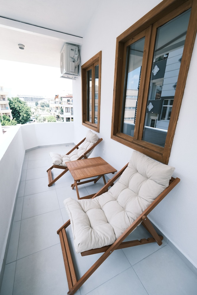 Deluxe Double Room, 1 Queen Bed, Balcony - Photo 3