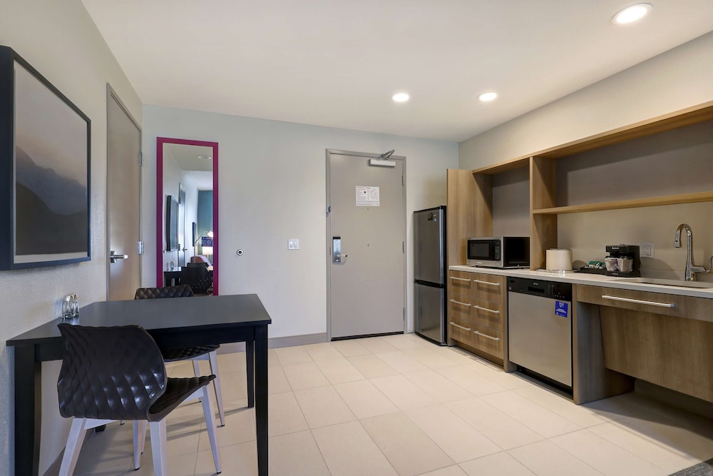 Suite, 1 King Bed, Accessible (Mobility & Hearing, Roll-in Shower)