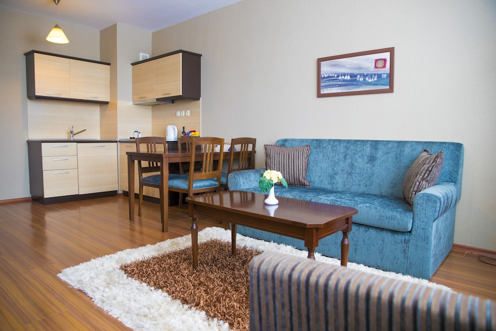 Executive Suite - Photo 7