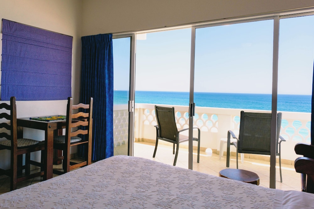 Deluxe Room, 1 King Bed, Ocean View photo 3