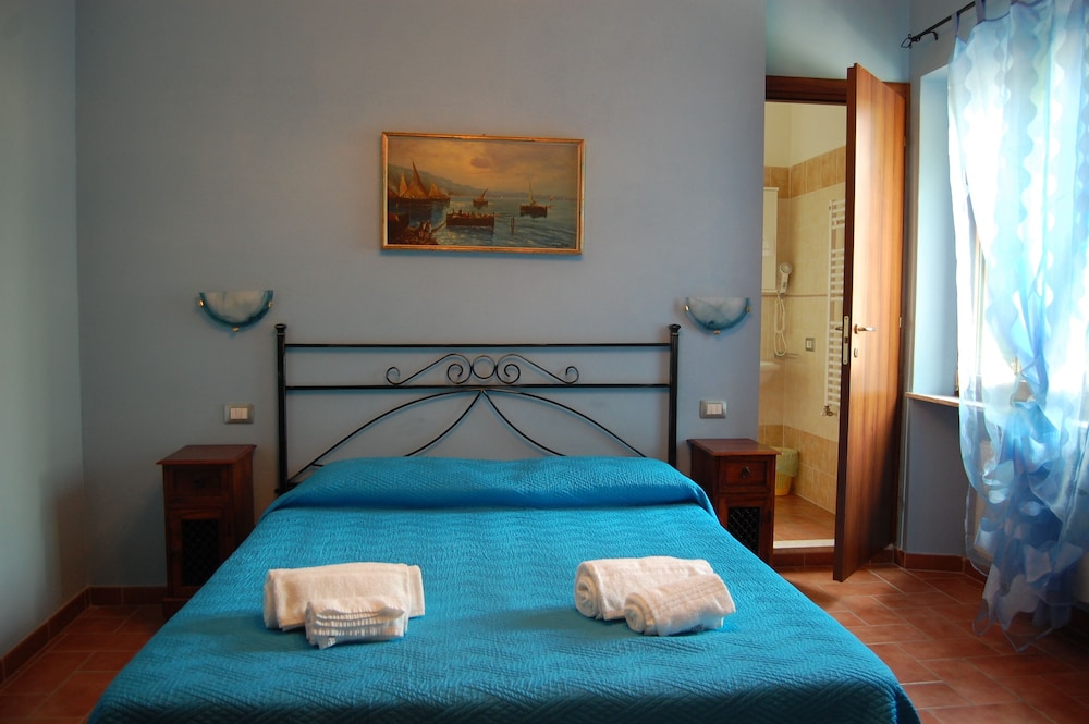 Standard Double Room, Private Bathroom, Tower photo 3