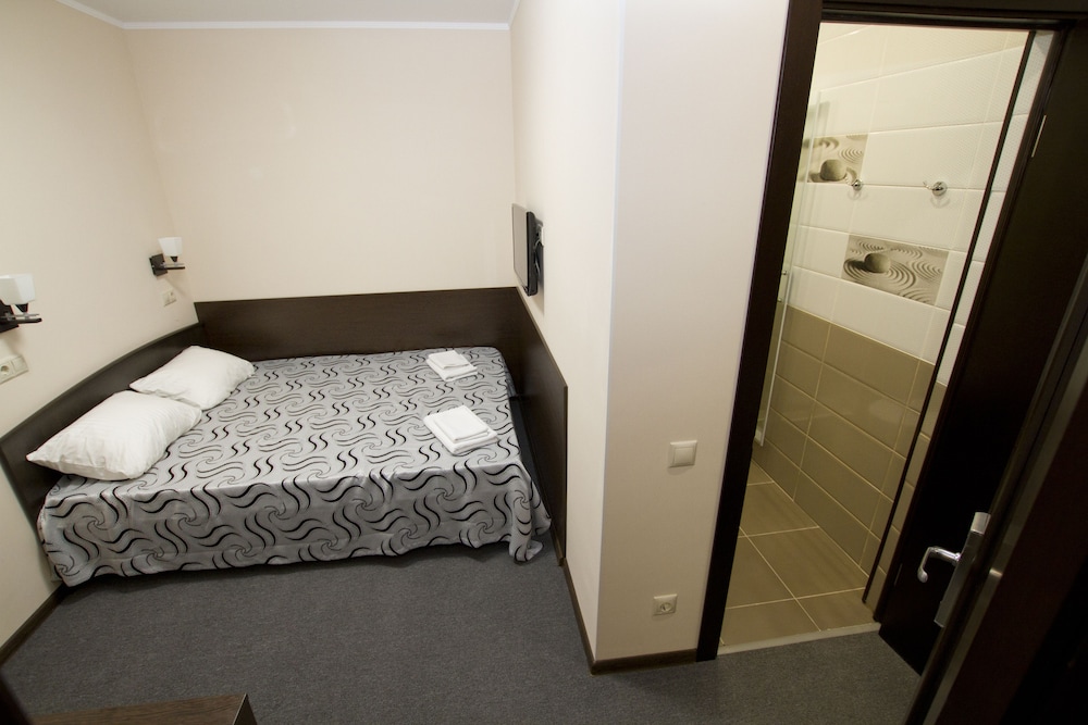 Economy Double Room, No Windows photo 1