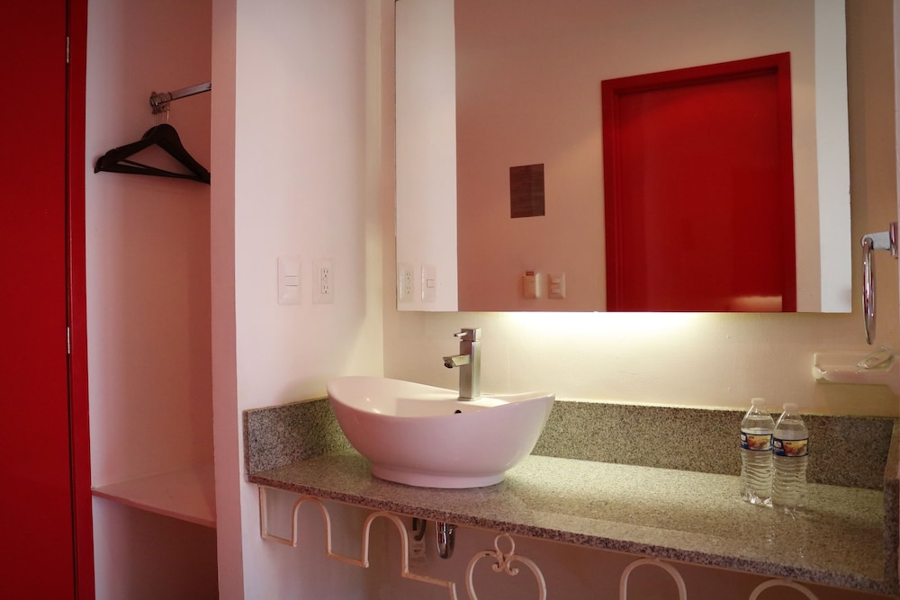 Standard Room - Photo 11