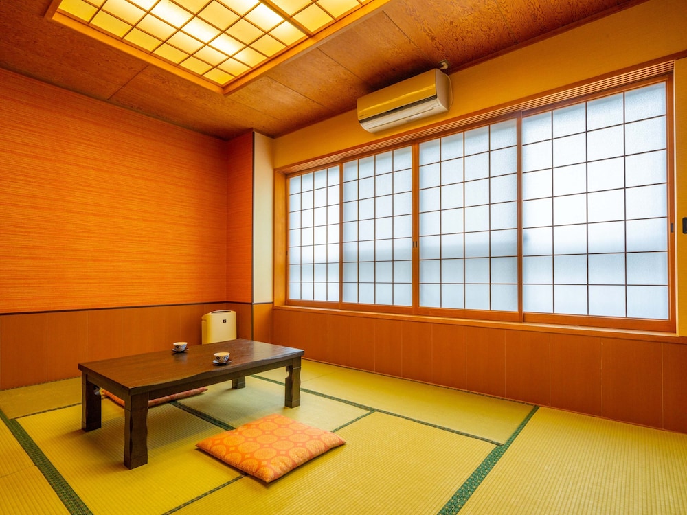 Japanese-Western Style room, 2 Single Beds with Tatami room (27 sqm) photo 3