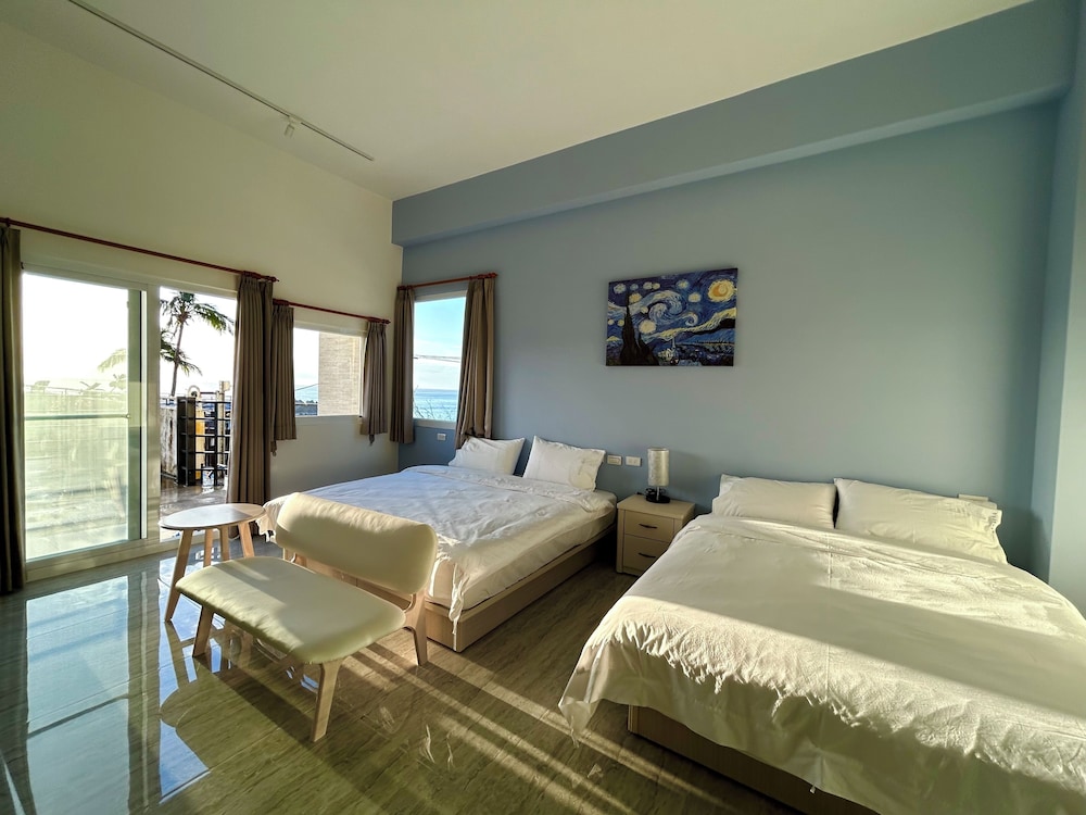 Elite Quadruple Room, 1 Bedroom, Partial Ocean View photo 2
