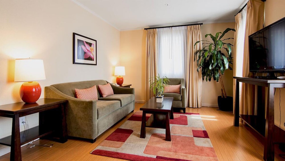 Suite, Non Smoking, Refrigerator & Microwave (2 Queen Beds) - Photo 3