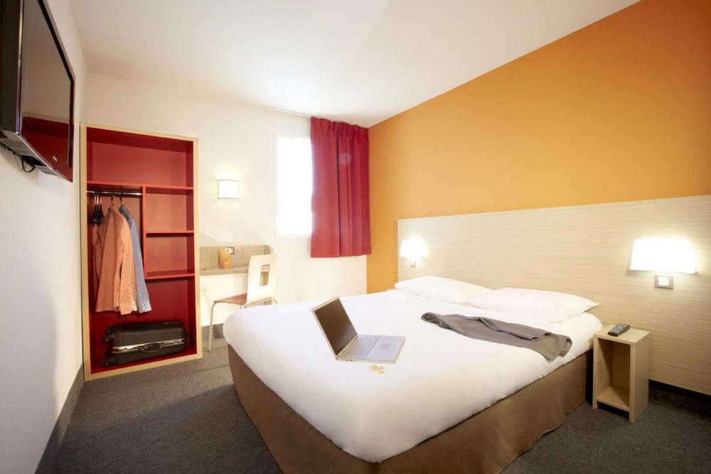Standard Room, 3 Twin Beds photo 2