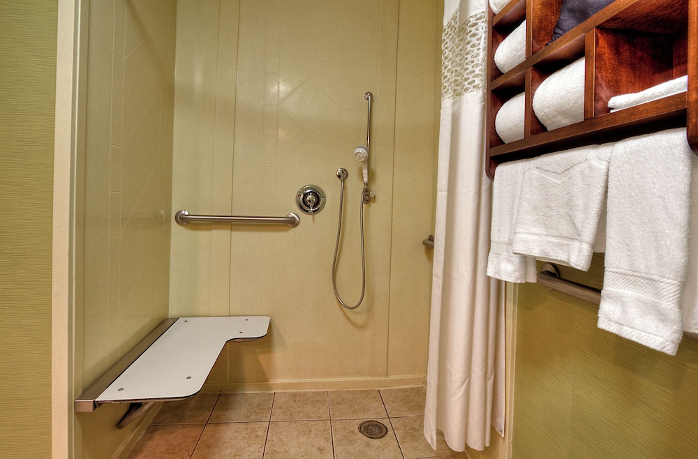 Room, 1 King Bed, Accessible, Non Smoking - Photo 5