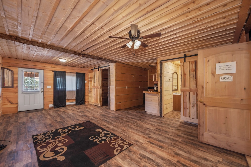 Upstairs Suite
