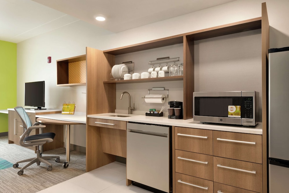 Studio, 2 Queen Beds, Accessible (Mobility & Hearing, Roll-in Shower) photo 2