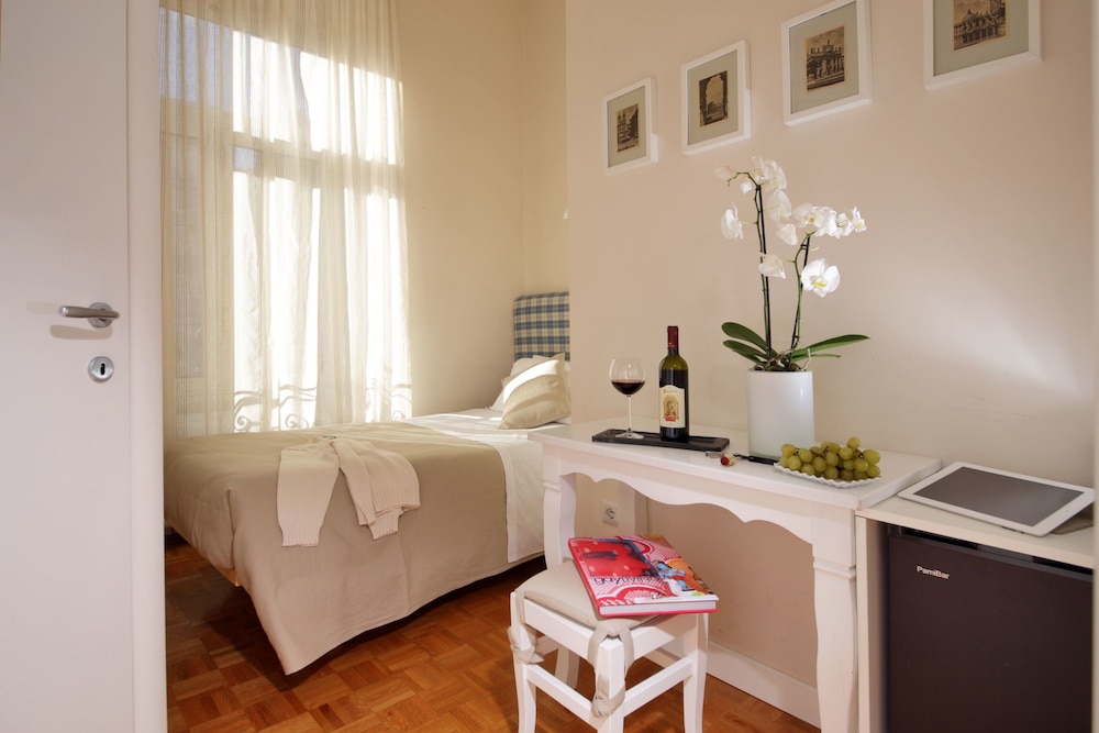 Economy Single Room