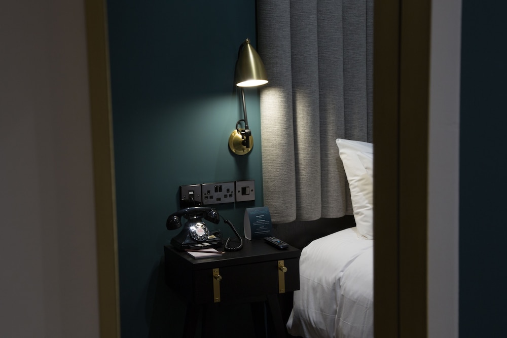 Suite, 1 King Bed, Accessible photo 1