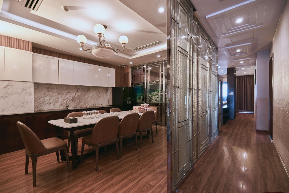 Premium Penthouse photo 2