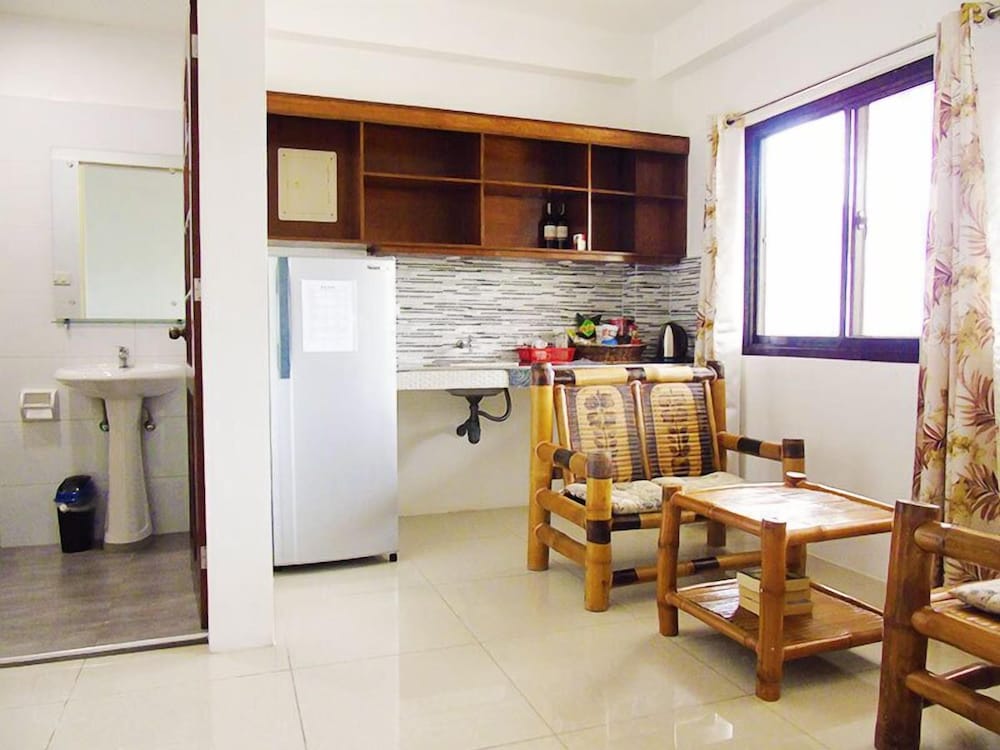 Studio Apartment with Kitchenette photo 2