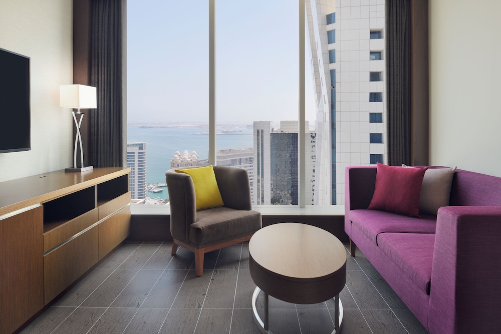 Junior Suite, 1 King Bed (Partial Sea View)