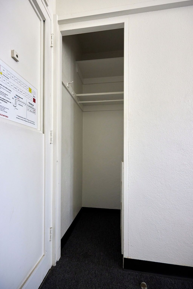 Basic Single Room, Mixed Dorm, Non Smoking, City View photo 2