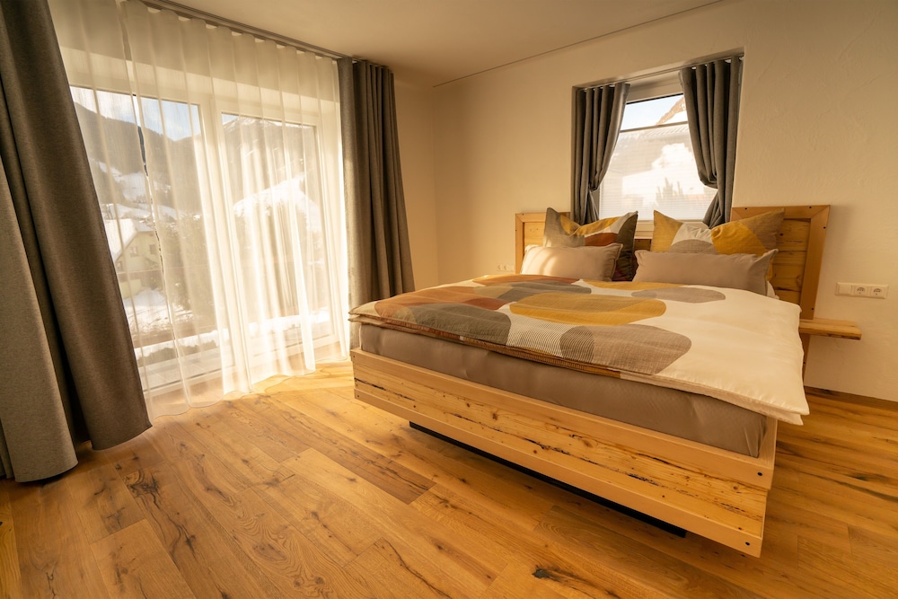 Comfort Apartment, 3 Bedrooms, Balcony, Mountain View photo 3
