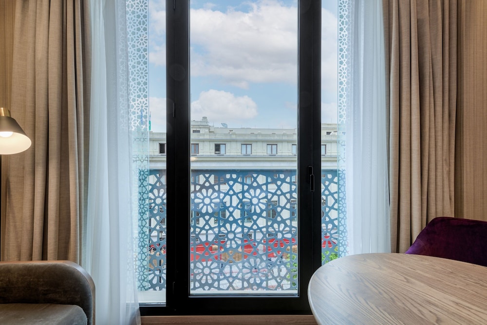 Grand Room, 2 Twin Beds, City View
