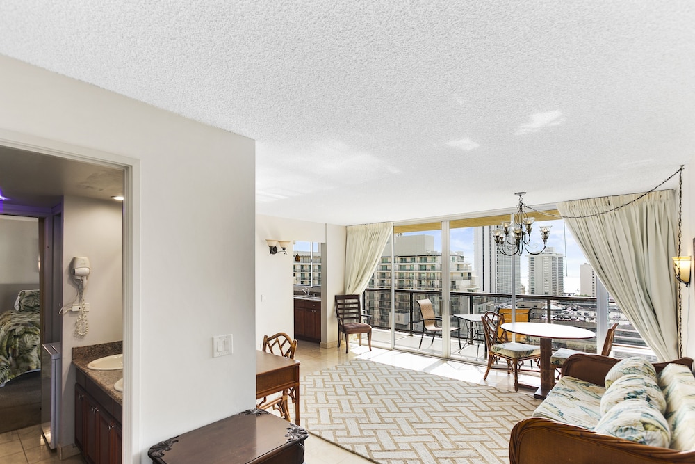 Deluxe room - balcony, mountain OR ocean views