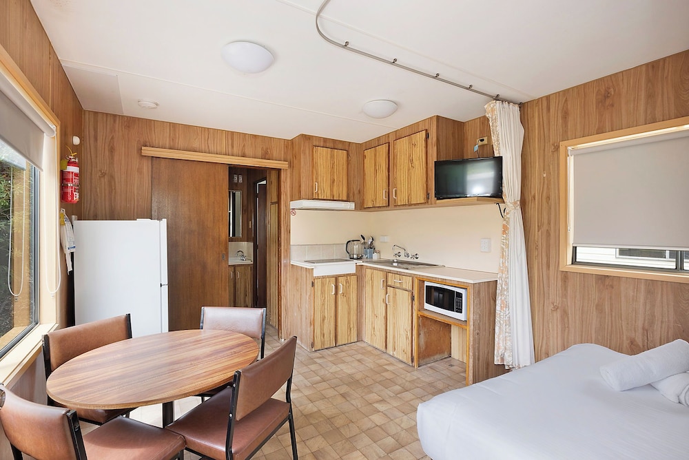Economy Cabin - Sleeps 4 - Dog Friendly photo 3