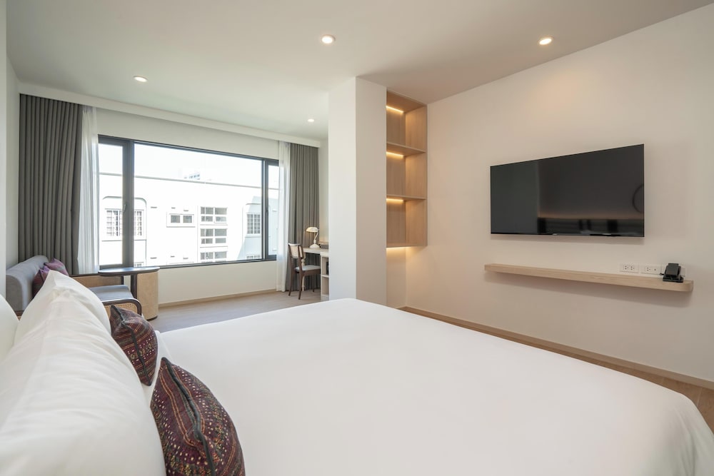 Junior Suite with Pool View