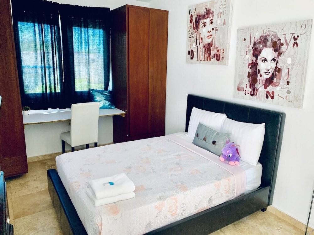 MwPi 201 Deluxe Balcony Suite with 1 Full Size Bed Second Floor photo 3