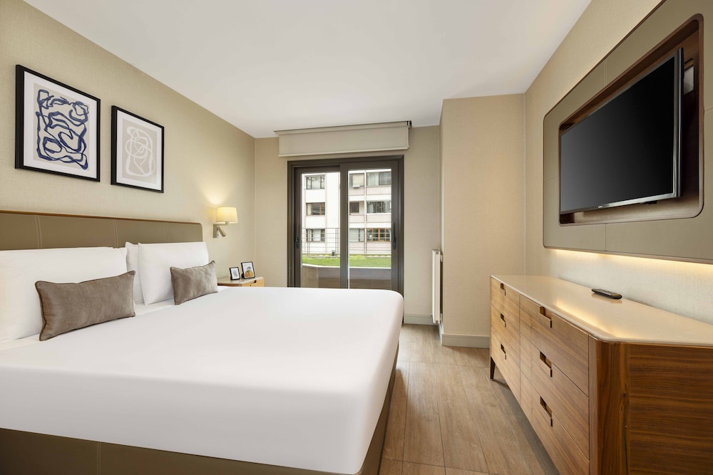 Superior Garden Suite photo 2