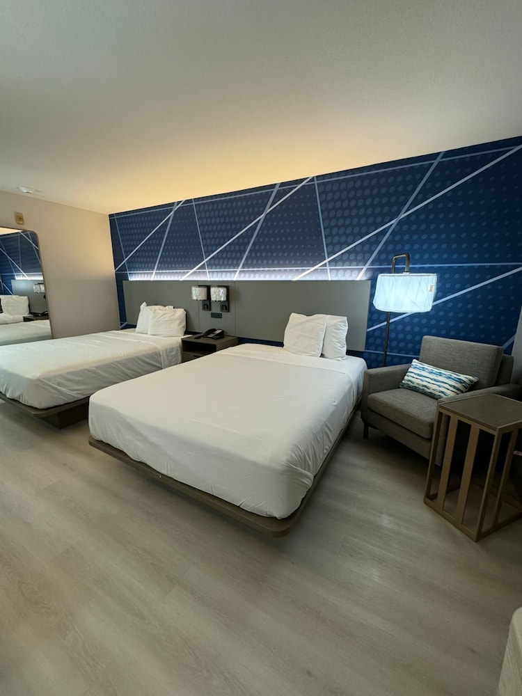 Standard Room, 2 Queen Beds, Non Smoking - Photo 1