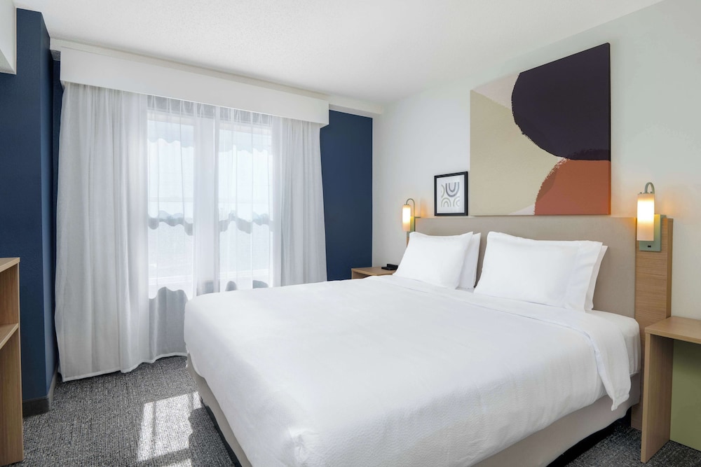Suite, 1 King Bed - Photo 2