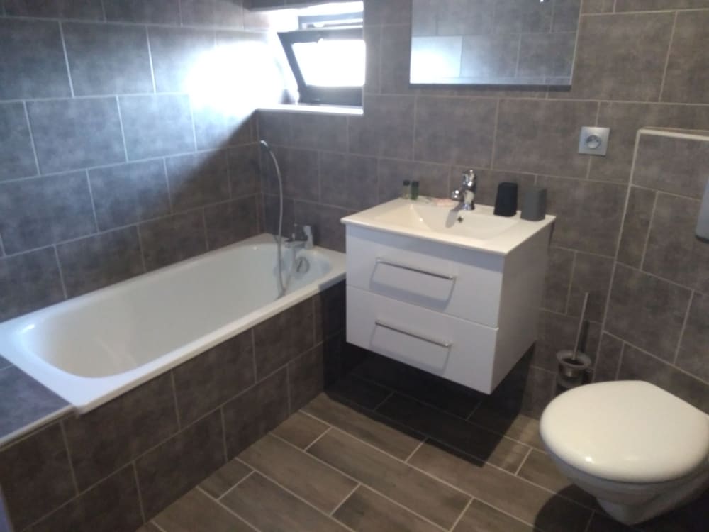 Classic Double Room (Baignoire)