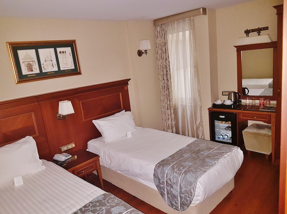 Economy Triple Room photo 1