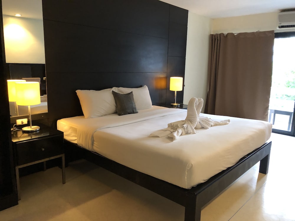 Deluxe Double or Twin Room, Balcony - Photo 12