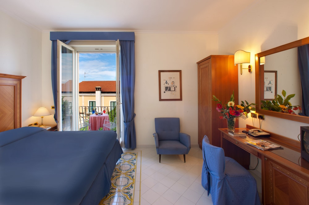 Classic Double Room, Balcony - Photo 2