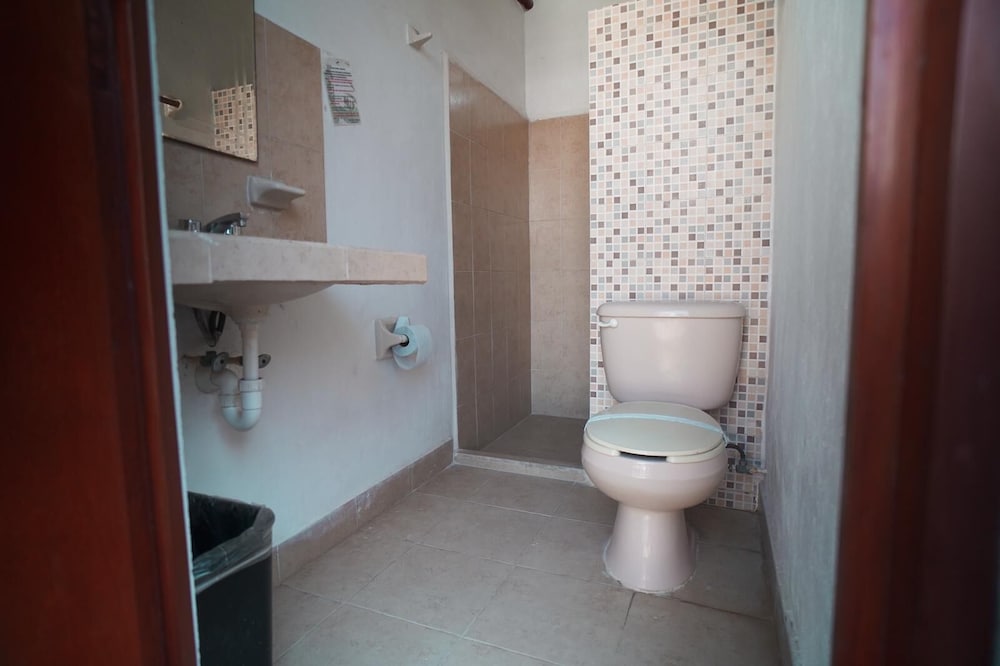 Economy Twin Room, Private Bathroom (Exterior) photo 2