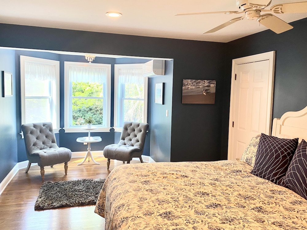 Premium Suite, 1 King Bed, Garden View photo 1