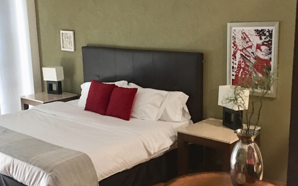 Panoramic Room, 1 King Bed, Balcony, Lake View