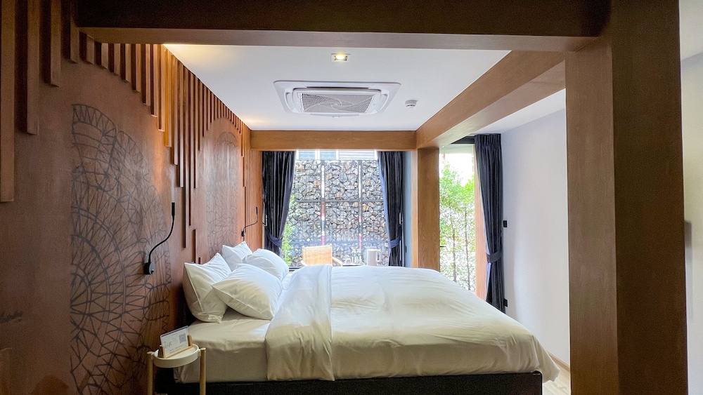 Deluxe Double Room with Balcony photo 3