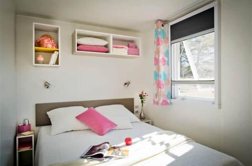 Mobile Home, 2 Bedrooms photo 1