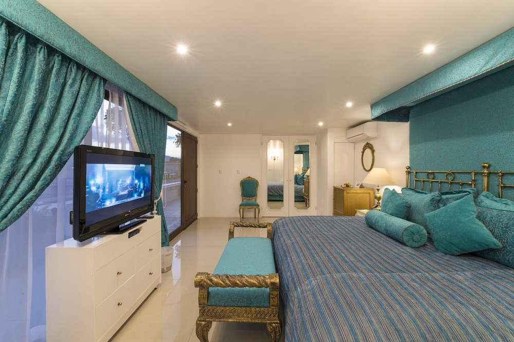 Standard Room, 1 King Bed, City View - Photo 3