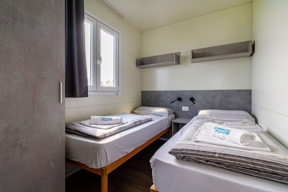 Premium Mobile Home, 2 Bedrooms, Kitchen photo 3