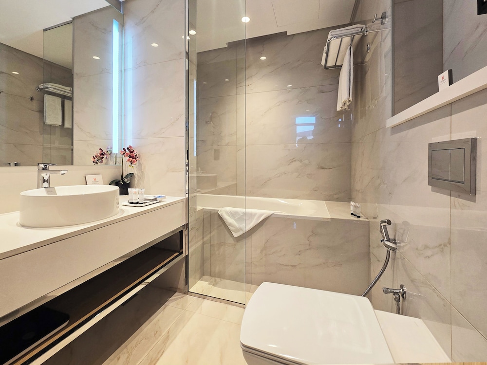 Executive Suite with Kitchen