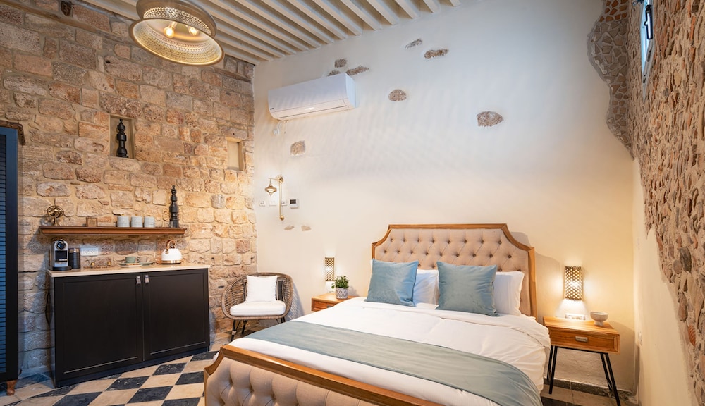 Double Room (3)
