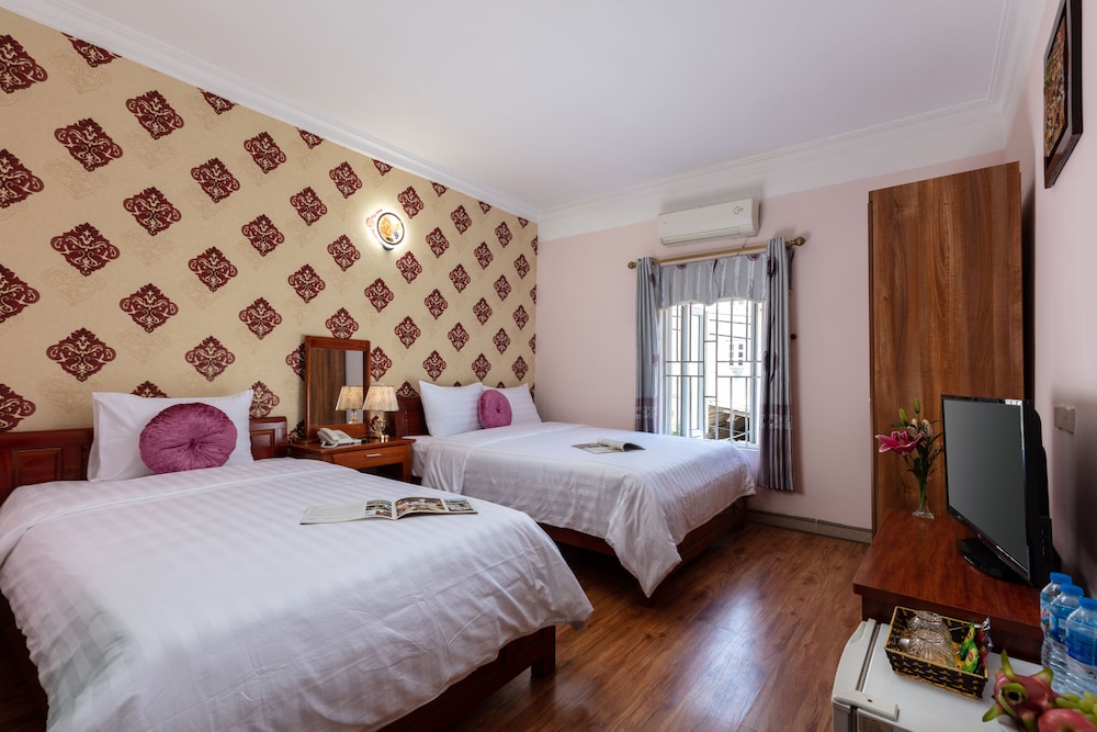 Superior Triple Room, with Window (Free one way airport transfer)