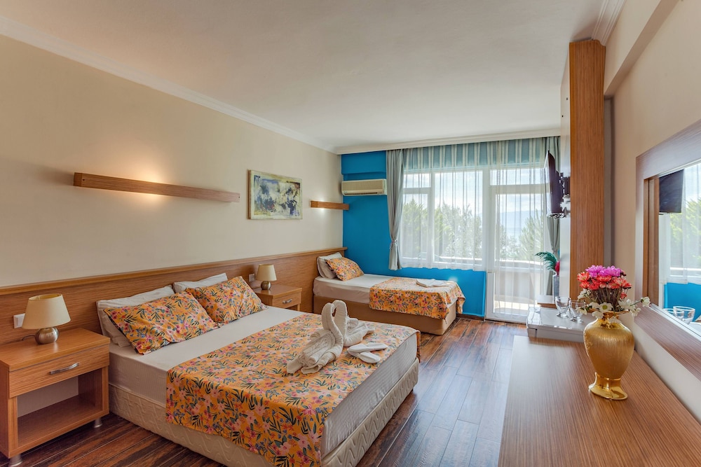 Deluxe Quadruple Room, Sea View