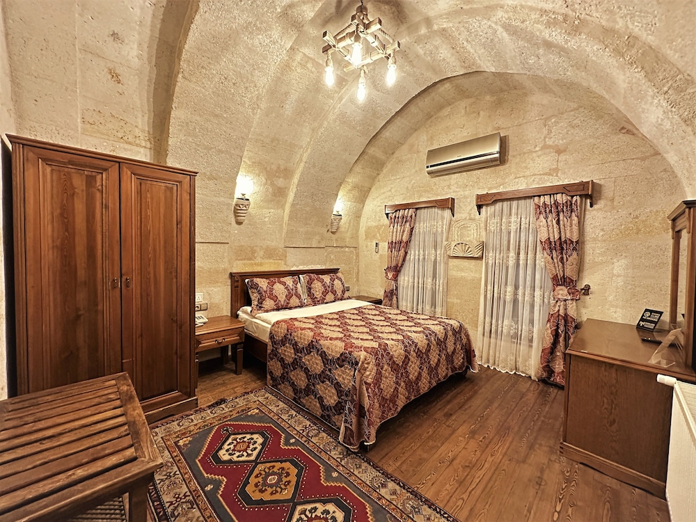 Deluxe Suite, Balcony - Photo 3